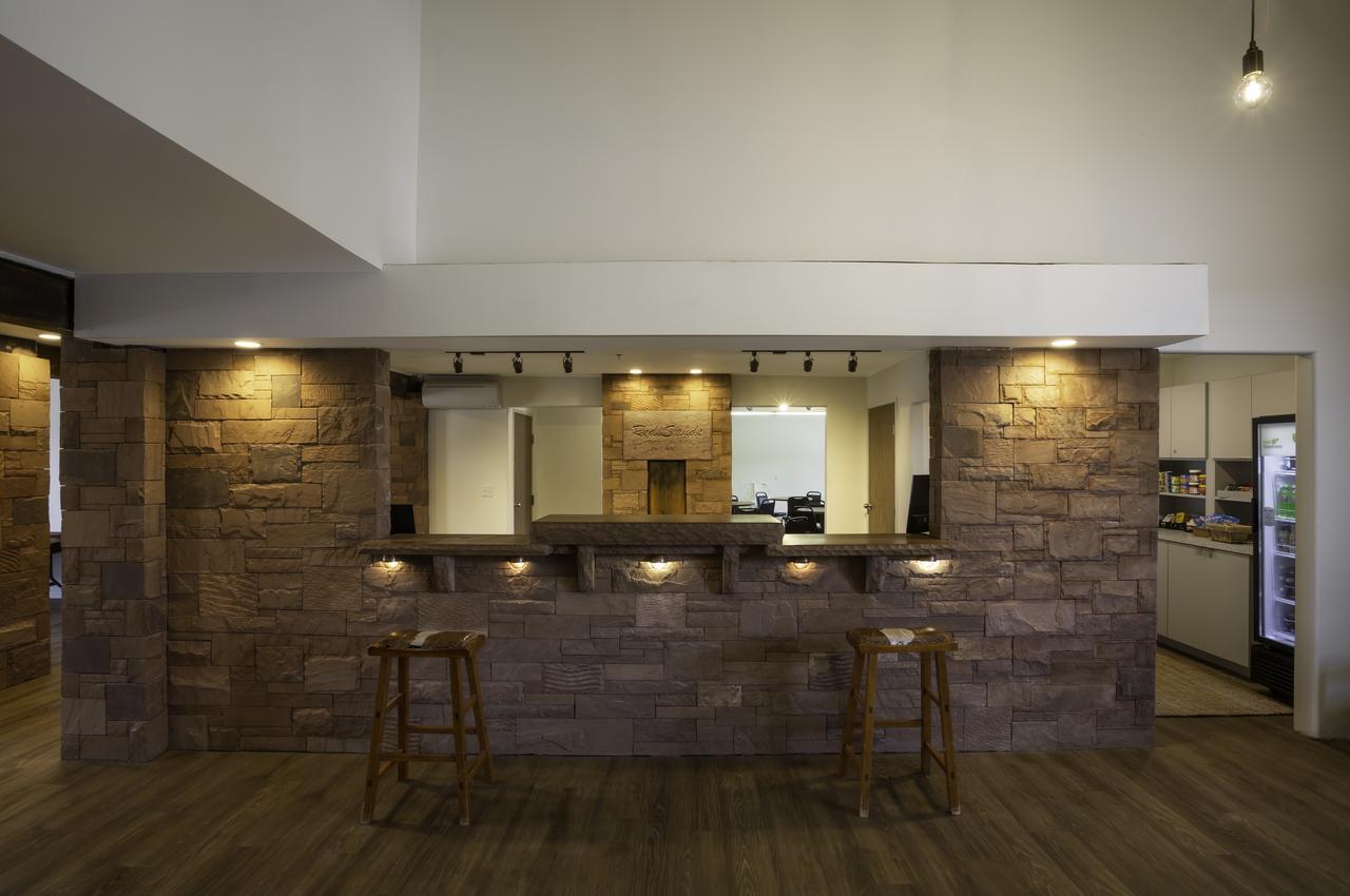 Hotel Red Sands Torrey